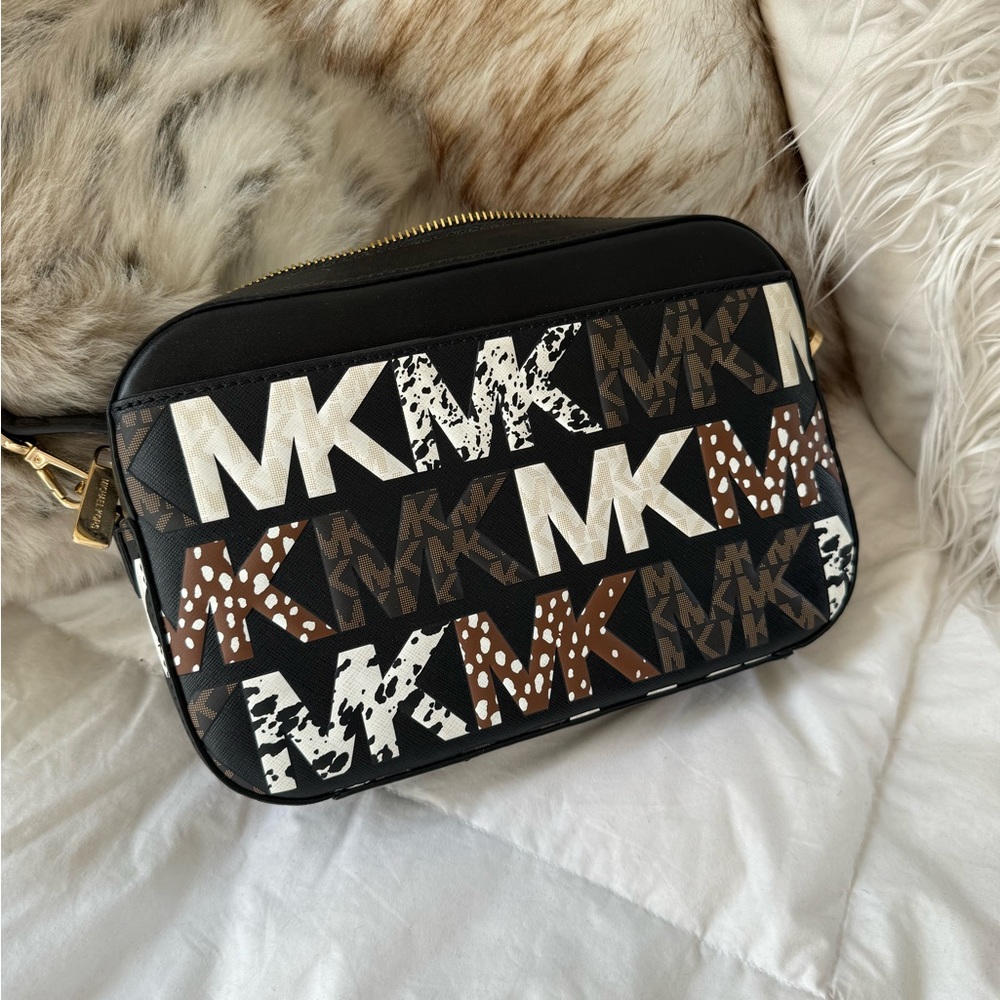 Michael Kors - Picture 2 of 3
